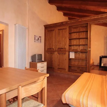 Lägenhetshotell La Tana Del Ghiro